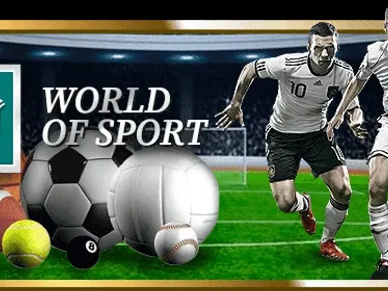 Quả bóng đá trên sân cỏ xanh, biểu tượng của cá cược bóng đá tại banca30